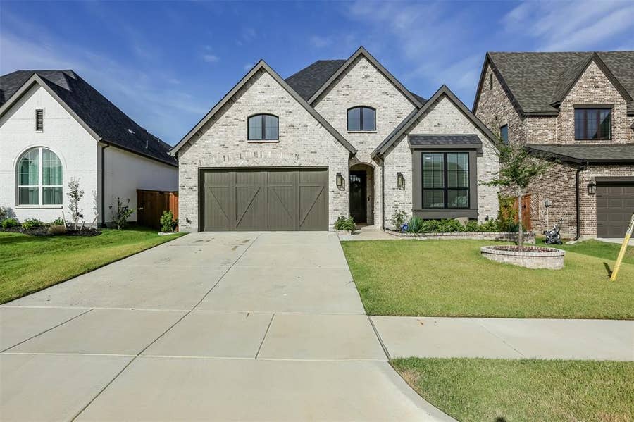 Property photo for 1807 Buckeye Lane, Mansfield, TX