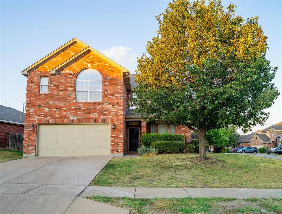 Property photo for 6100 Horse Trap Drive, Fort Worth, TX