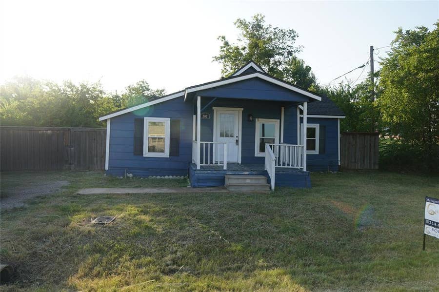 Property photo for 207 N Illinois Street, Celina, TX