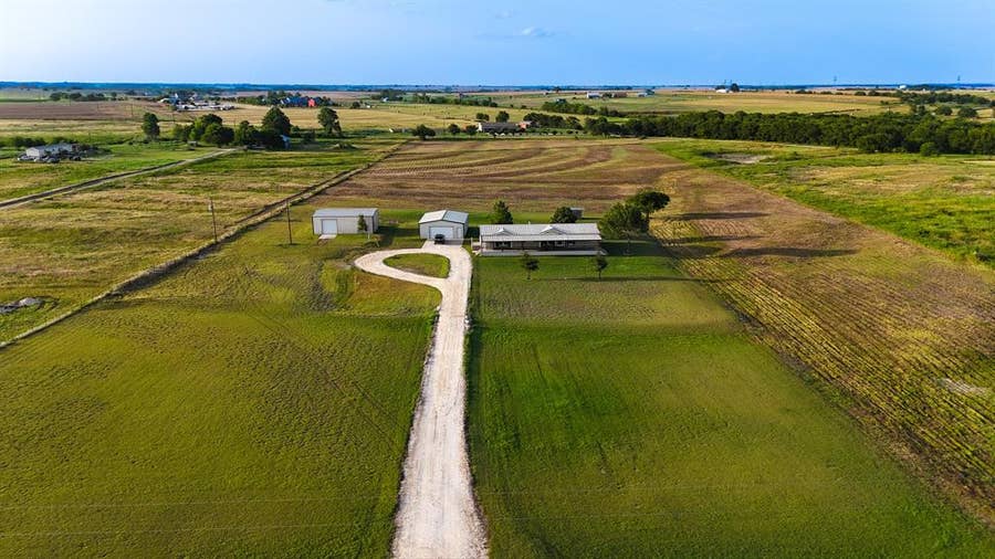 Property photo for 401 County Road 330, Granger, TX