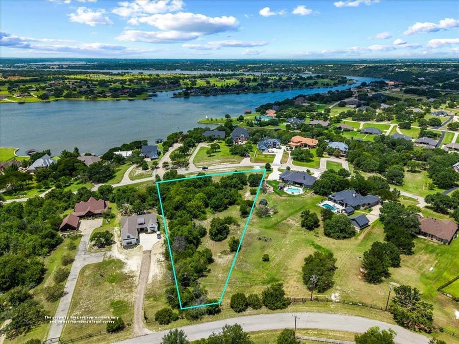 Property photo for 1915 W Emerald Bend Court, Granbury, TX
