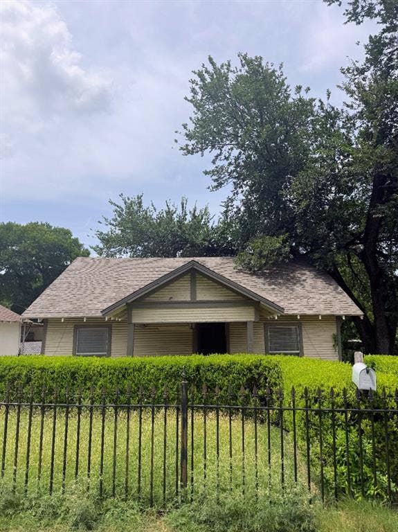 Property photo for 1007 W Clarendon Drive, Dallas, TX