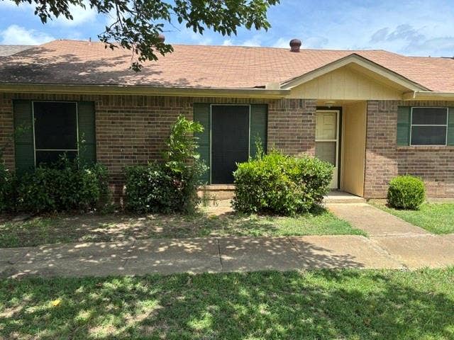 Property photo for 22 E Townhouse Lane, #31, Grand Prairie, TX