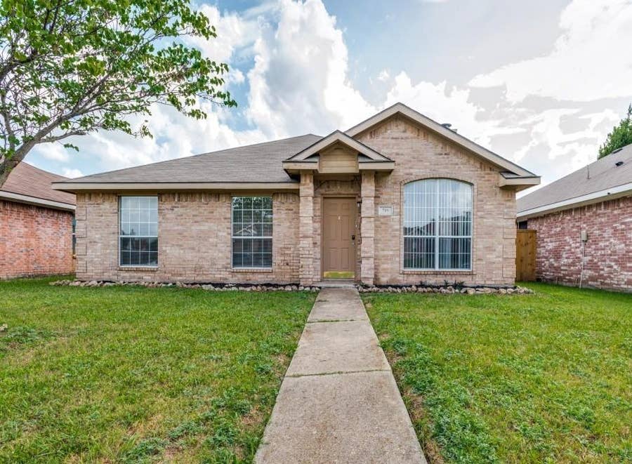 Property photo for 709 Catalina Drive, Lancaster, TX