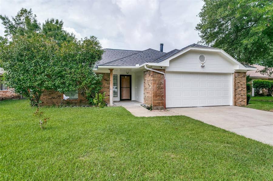 Property photo for 2813 Creekwood Lane, Fort Worth, TX
