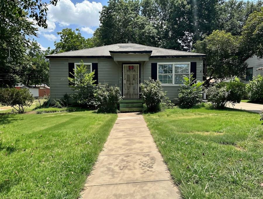 Property photo for 1114 Edwards Circle, Dallas, TX