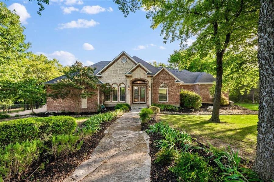 Property photo for 2643 Creekwood Drive, Cedar Hill, TX