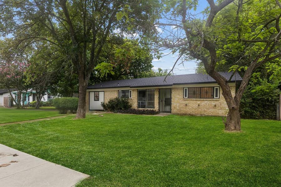 Property photo for 9925 Homeplace Drive, Dallas, TX