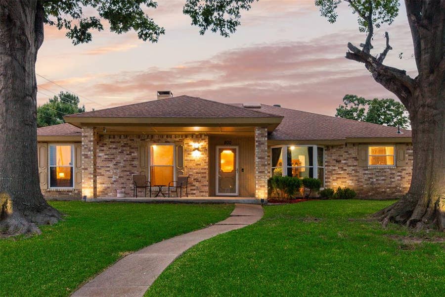 Property photo for 800 Brownfield Drive, Mesquite, TX