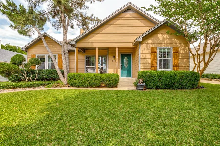 Property photo for 514 N 1st Street, Midlothian, TX