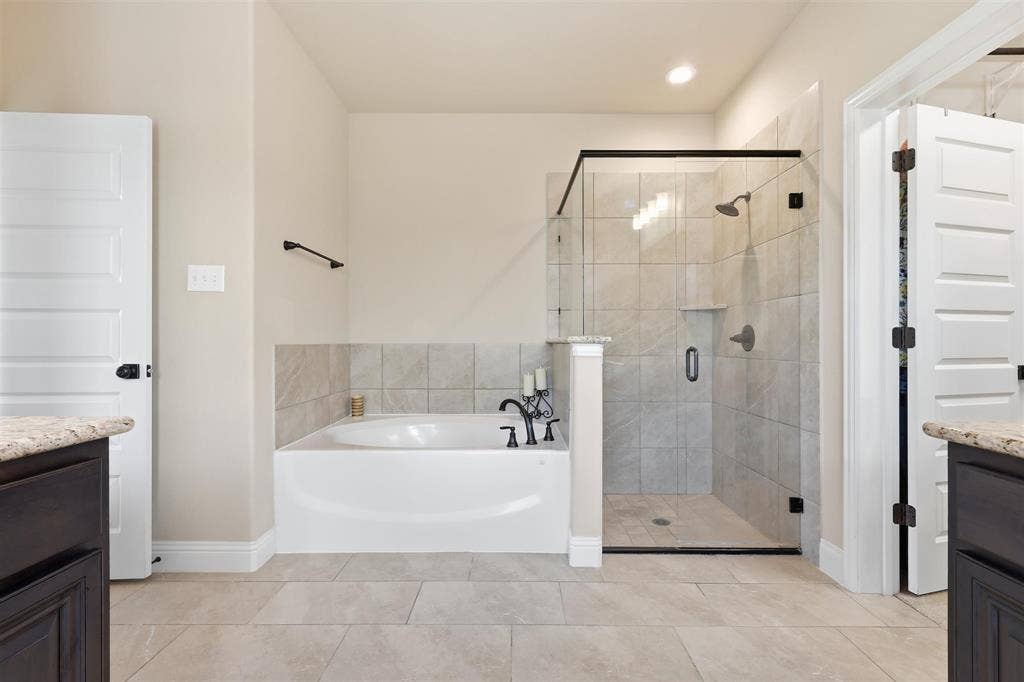 212 Lillian Lane, Waxahachie, TX 75165 212 Lillian Lane, Waxahachie, TX 75165