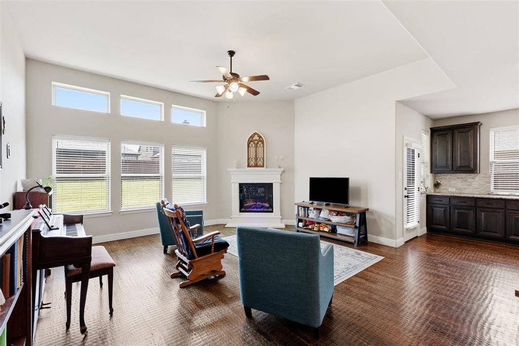 212 Lillian Lane, Waxahachie, TX 75165 212 Lillian Lane, Waxahachie, TX 75165
