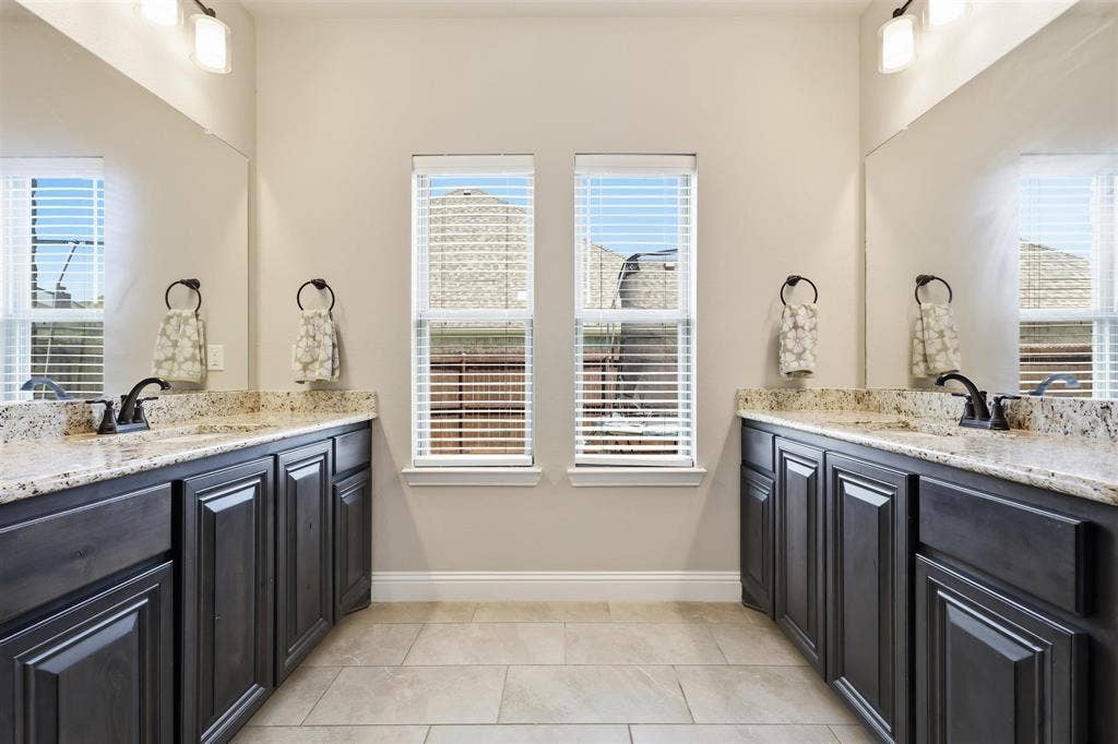 212 Lillian Lane, Waxahachie, TX 75165 212 Lillian Lane, Waxahachie, TX 75165