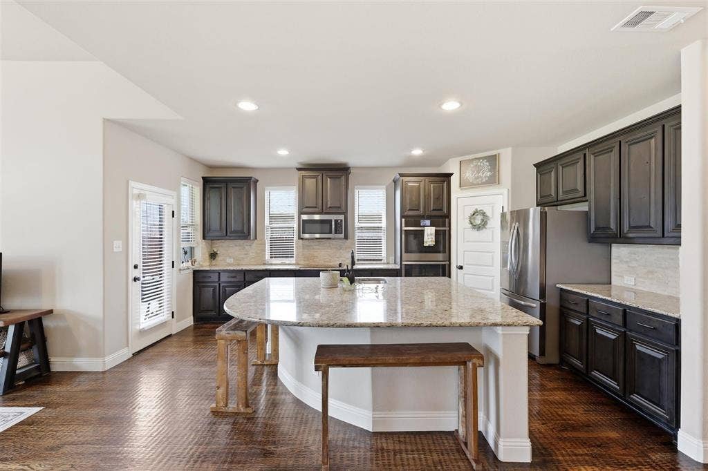 212 Lillian Lane, Waxahachie, TX 75165 212 Lillian Lane, Waxahachie, TX 75165