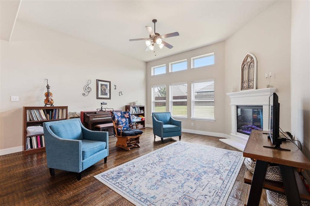 212 Lillian Lane, Waxahachie, TX 75165 212 Lillian Lane, Waxahachie, TX 75165