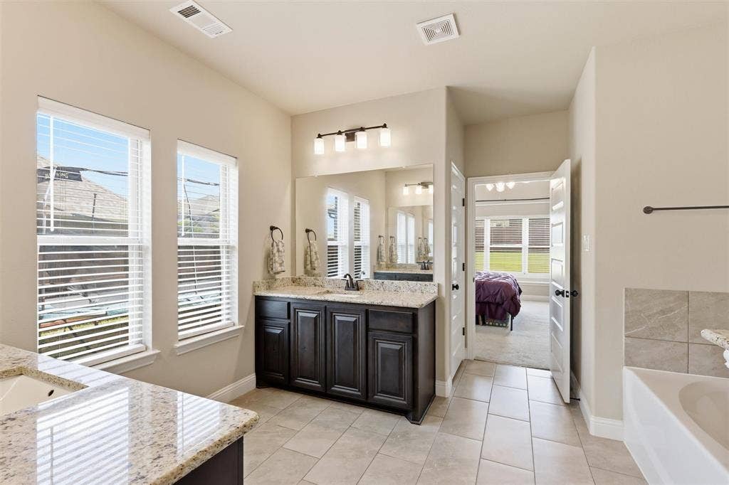 212 Lillian Lane, Waxahachie, TX 75165 212 Lillian Lane, Waxahachie, TX 75165