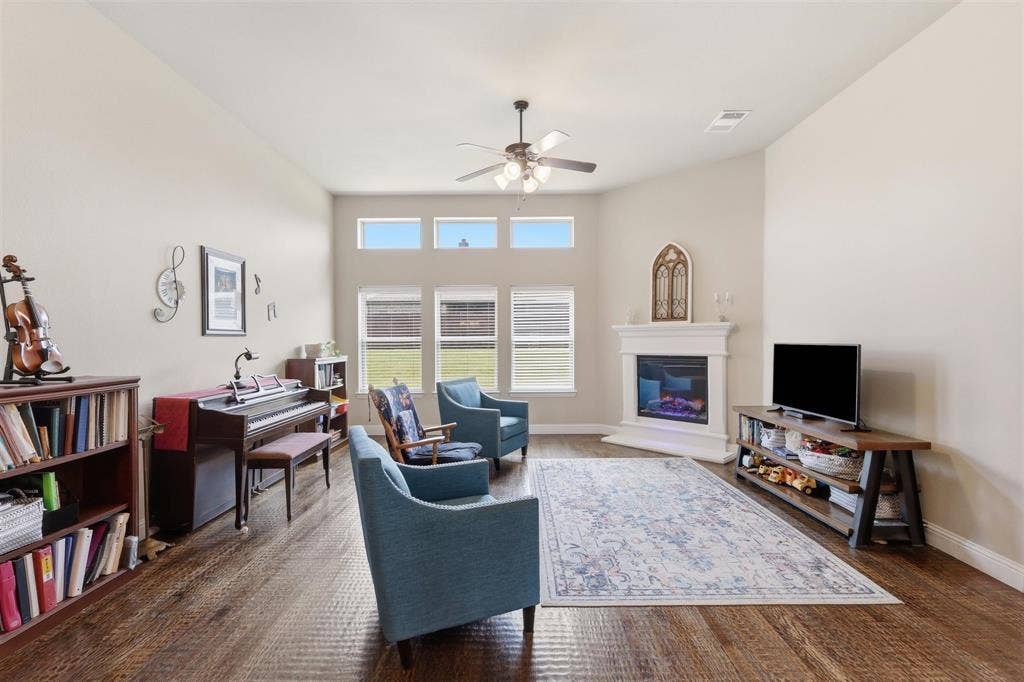 212 Lillian Lane, Waxahachie, TX 75165 212 Lillian Lane, Waxahachie, TX 75165