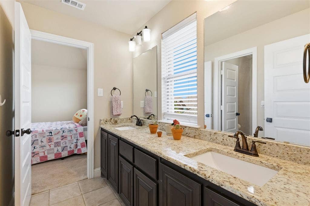 212 Lillian Lane, Waxahachie, TX 75165 212 Lillian Lane, Waxahachie, TX 75165