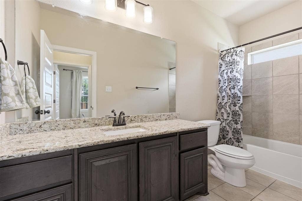 212 Lillian Lane, Waxahachie, TX 75165 212 Lillian Lane, Waxahachie, TX 75165