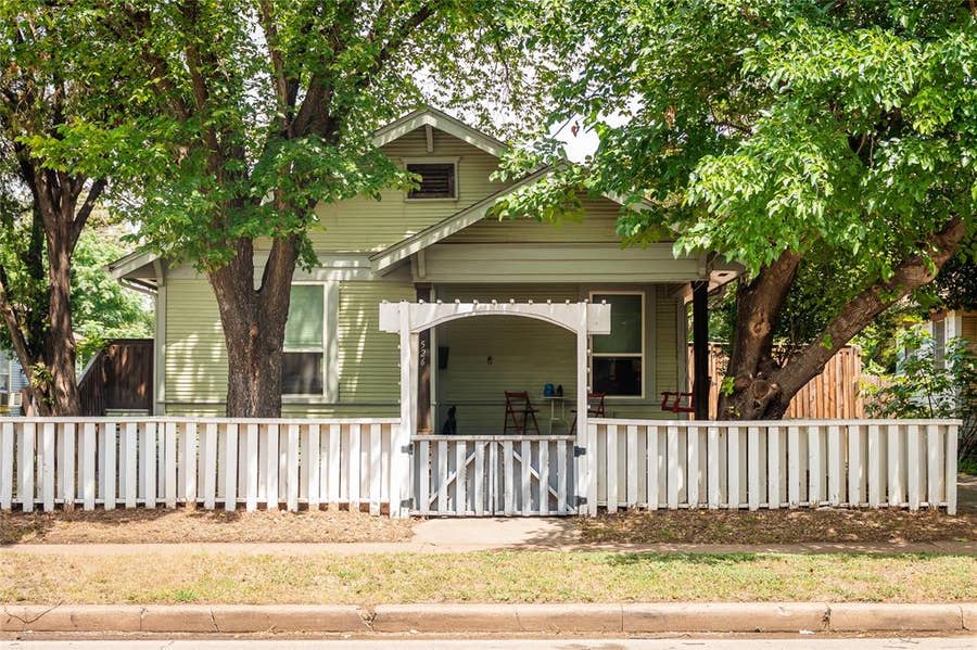 Property photo for 526 S Edgefield Avenue, Dallas, TX