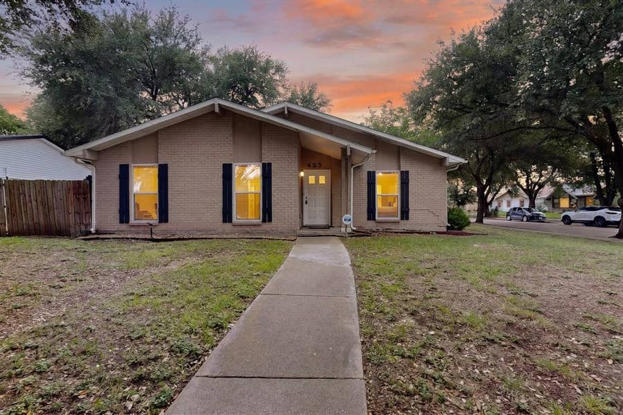 Property photo for 433 Solitude Drive, Garland, TX