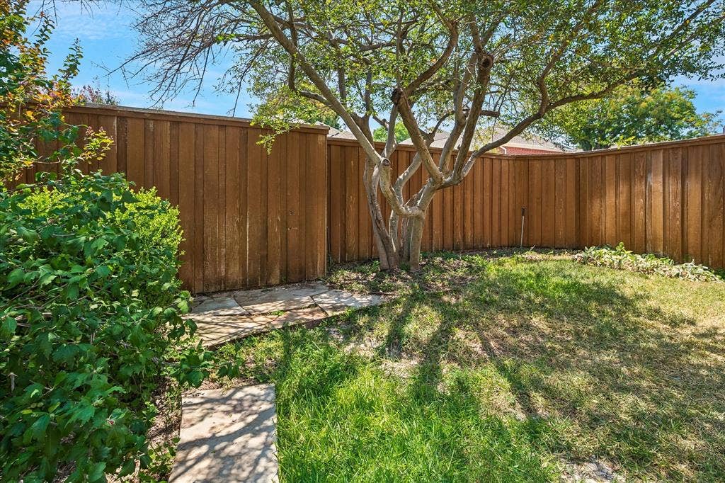 6708 Myrtle Beach Drive, Plano, TX 75093 Small backyard, playyard or possibly play pool!