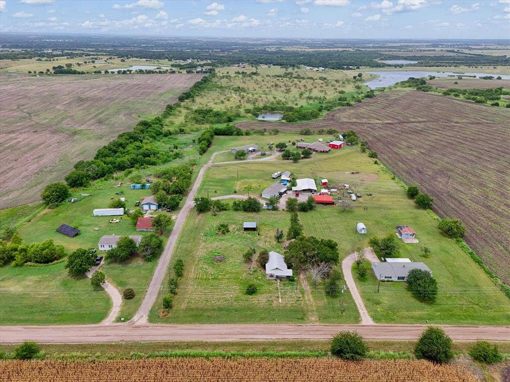 10847 Elk Road, Axtell, TX 76624 10847 Elk Road, Axtell, TX 76624