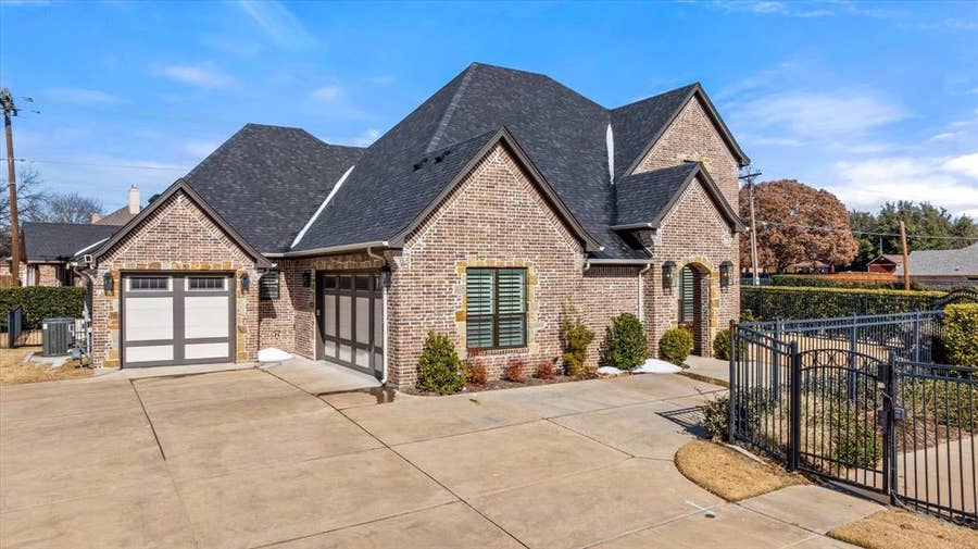 Property photo for 1001 Quarry Court, Granbury, TX