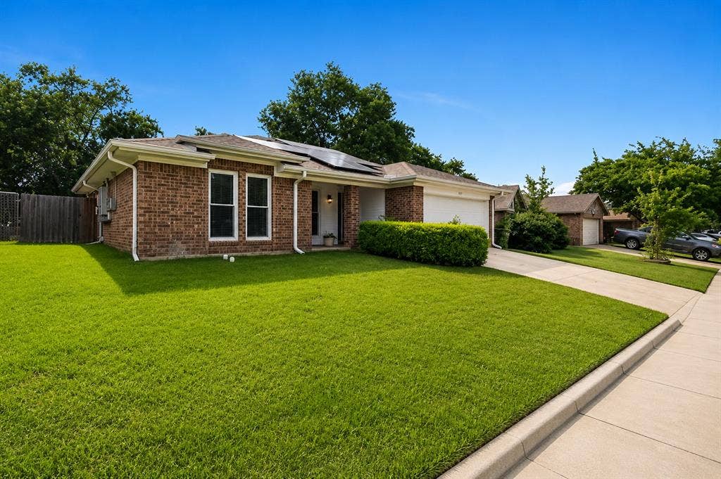 6613 Constitution Drive, Watauga, TX 76148 6613 Constitution Drive, Watauga, TX 76148
