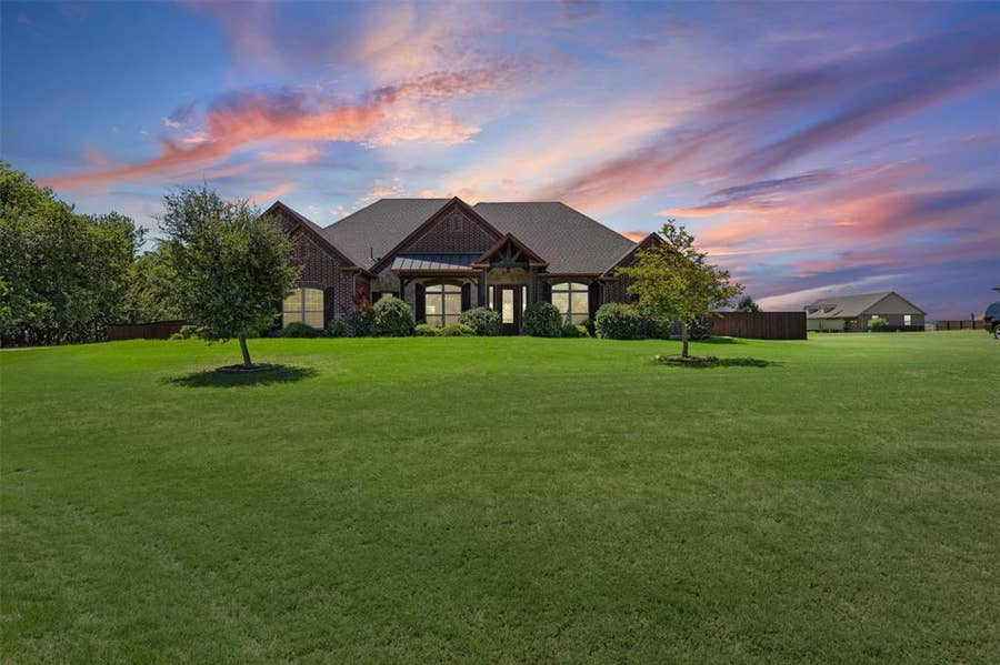 Property photo for 111 Crosswind Drive, Waxahachie, TX