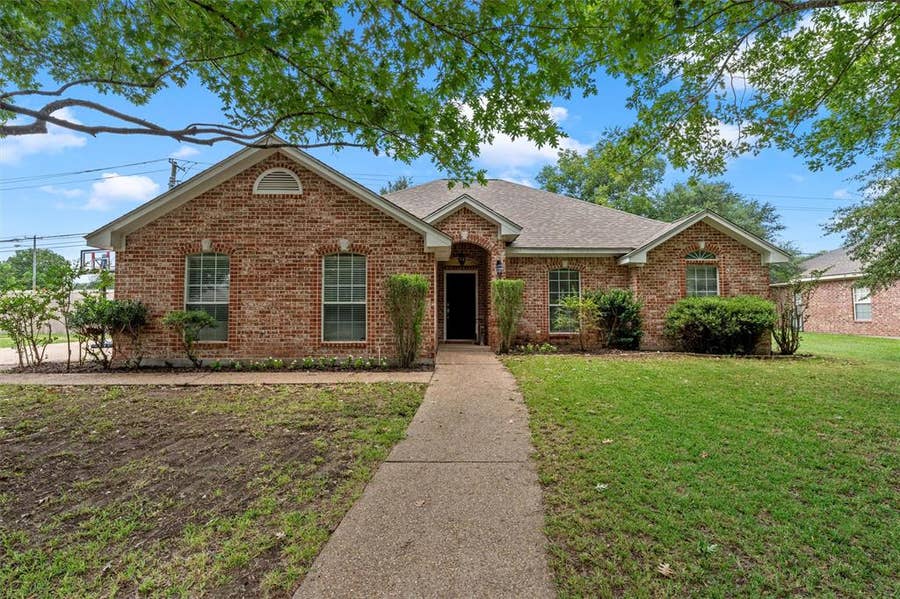 Property photo for 1112 Regina Drive, Hewitt, TX