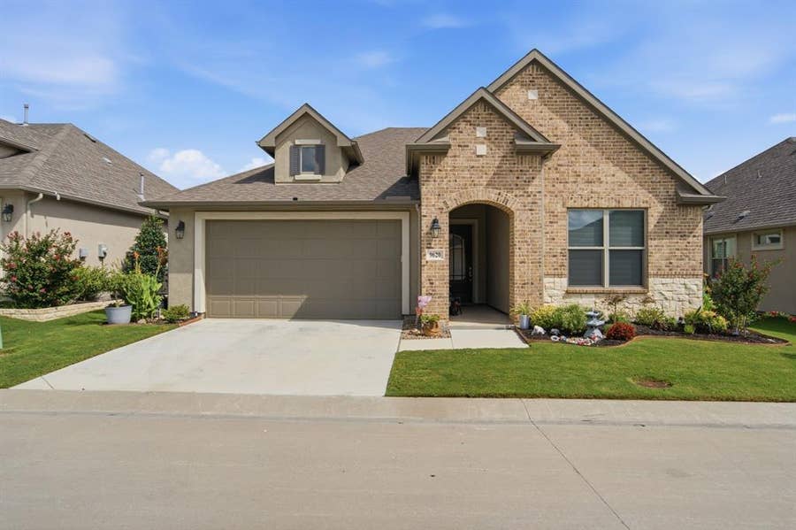 Property photo for 9620 Creekwood Drive, Denton, TX