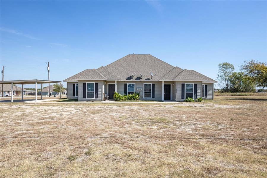 Property photo for 102 Collett Court, Weatherford, TX