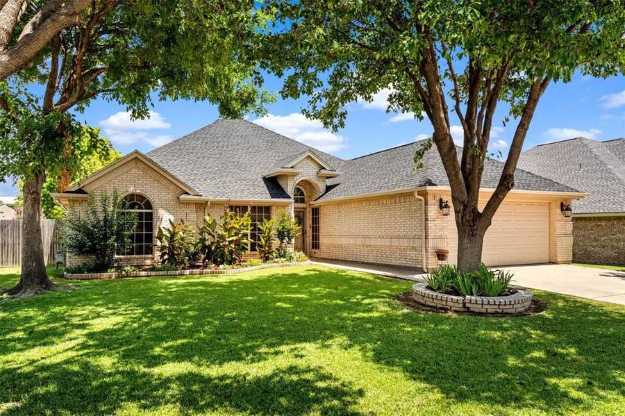 Property photo for 508 Kempson Court, Saginaw, TX