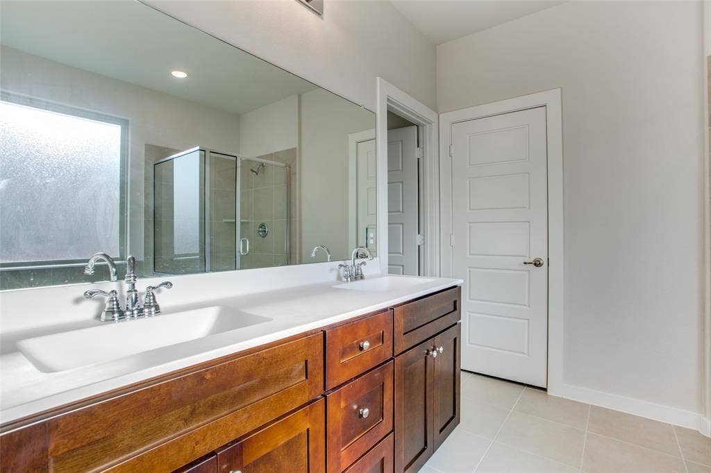 1432 Monarch Trail, Northlake, TX 76226 Double sinks