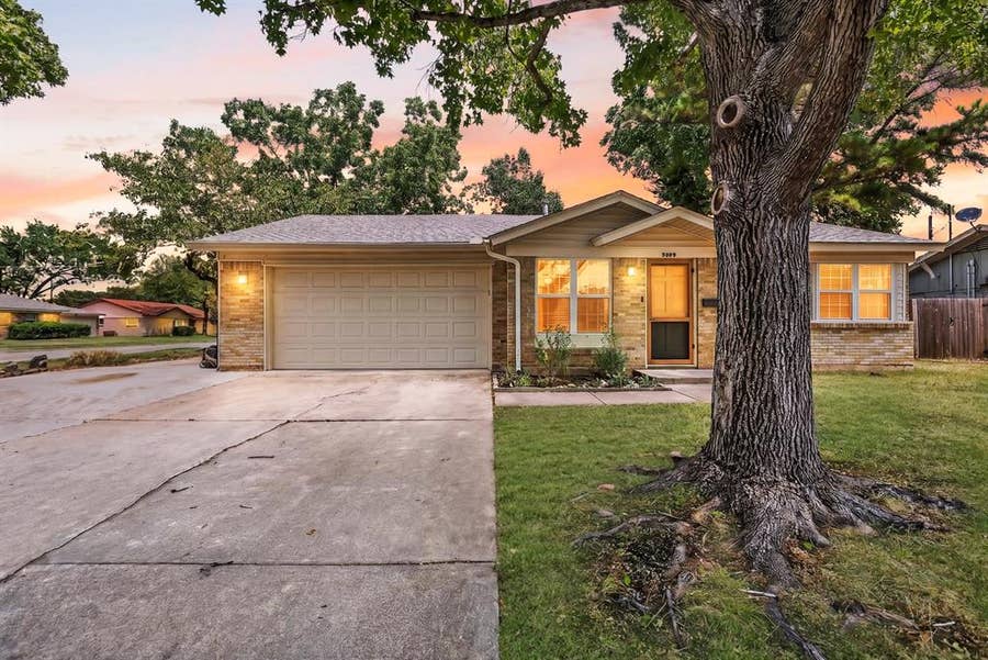 Property photo for 3009 W 11th Street, Irving, TX
