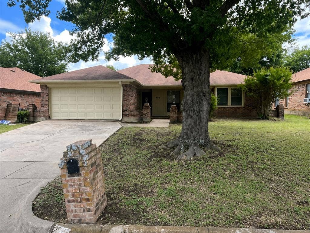 934 Robinwood Drive, Arlington, TX 76017 934 Robinwood Drive, Arlington, TX 76017