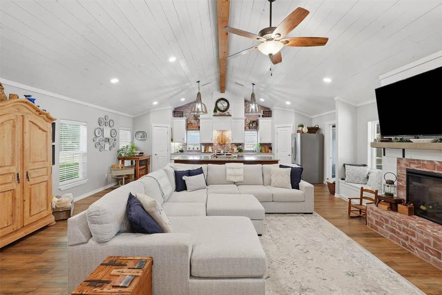 Property photo for 1313 Porter Court, Granbury, TX
