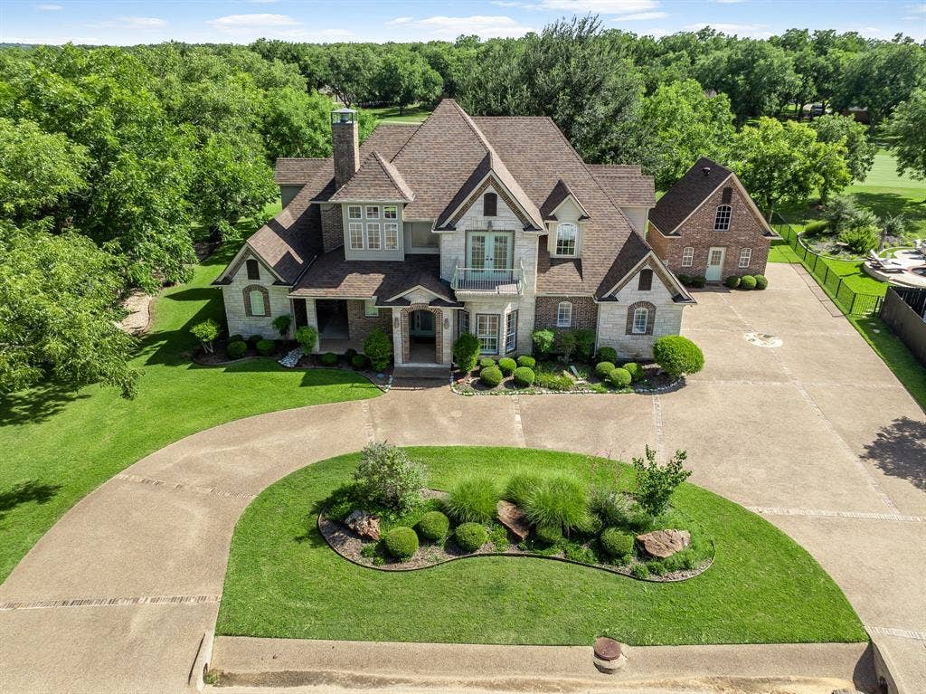 5809 Nutcracker Drive, Granbury, TX 76049 Welcome home!