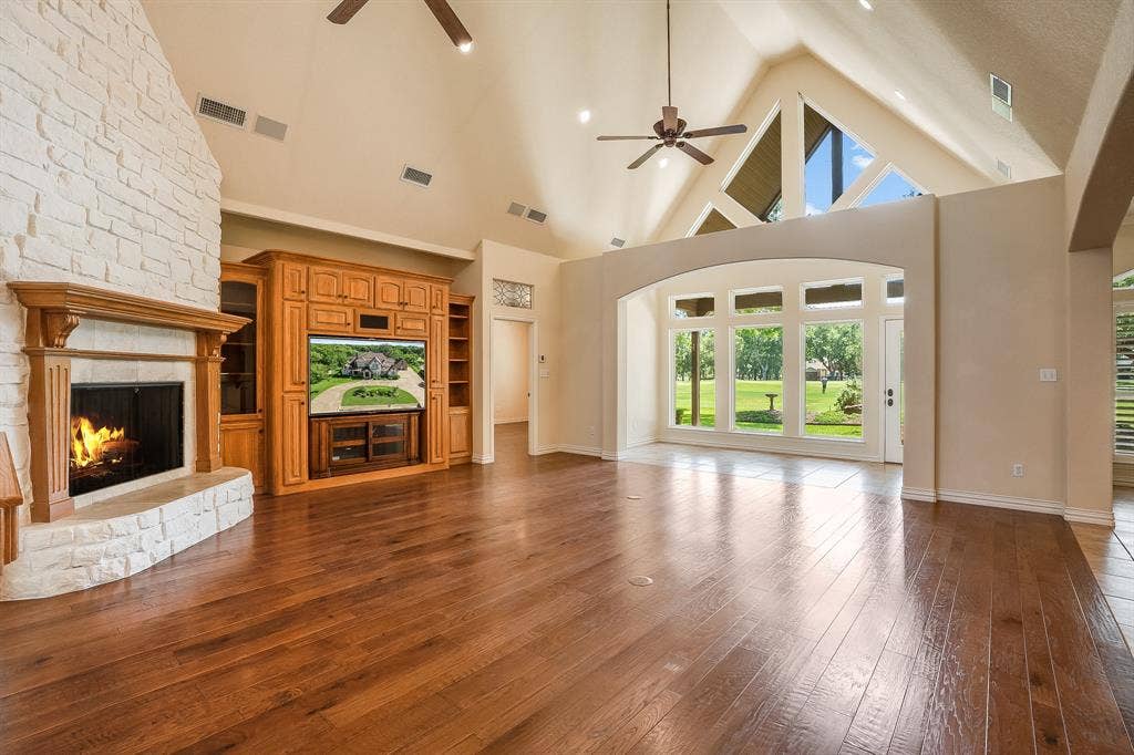 5809 Nutcracker Drive, Granbury, TX 76049 5809 Nutcracker Drive, Granbury, TX 76049