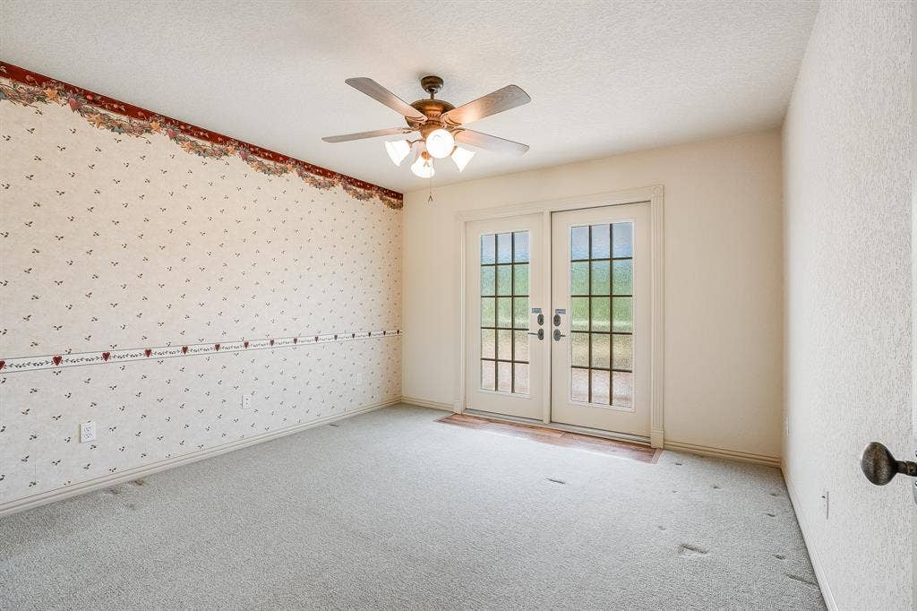 5809 Nutcracker Drive, Granbury, TX 76049 Level 2 bedroom with balcony