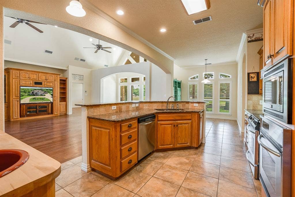 5809 Nutcracker Drive, Granbury, TX 76049 5809 Nutcracker Drive, Granbury, TX 76049