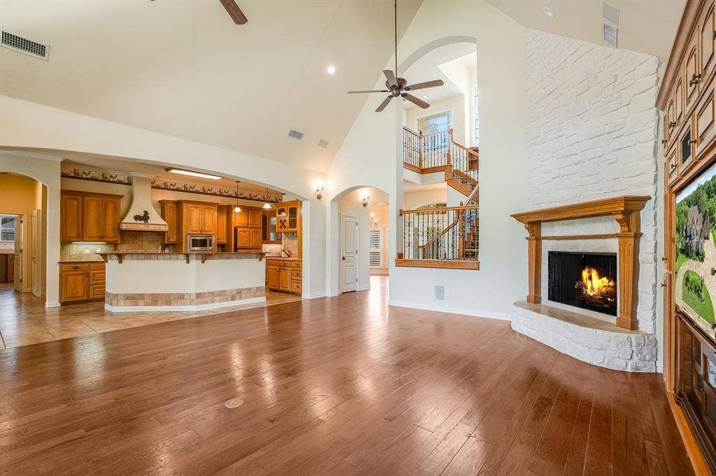 5809 Nutcracker Drive, Granbury, TX 76049 5809 Nutcracker Drive, Granbury, TX 76049