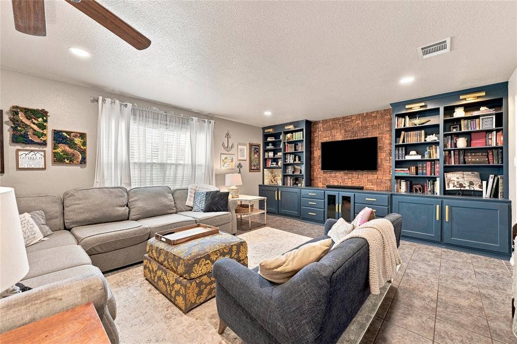 212 Cheyenne Drive, Waxahachie, TX 75165 212 Cheyenne Drive, Waxahachie, TX 75165