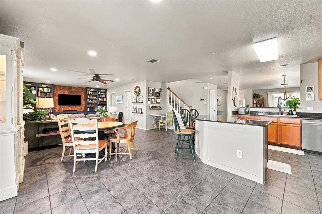 212 Cheyenne Drive, Waxahachie, TX 75165 212 Cheyenne Drive, Waxahachie, TX 75165