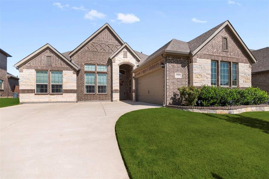 Property photo for 1215 Alderwood Drive, Justin, TX