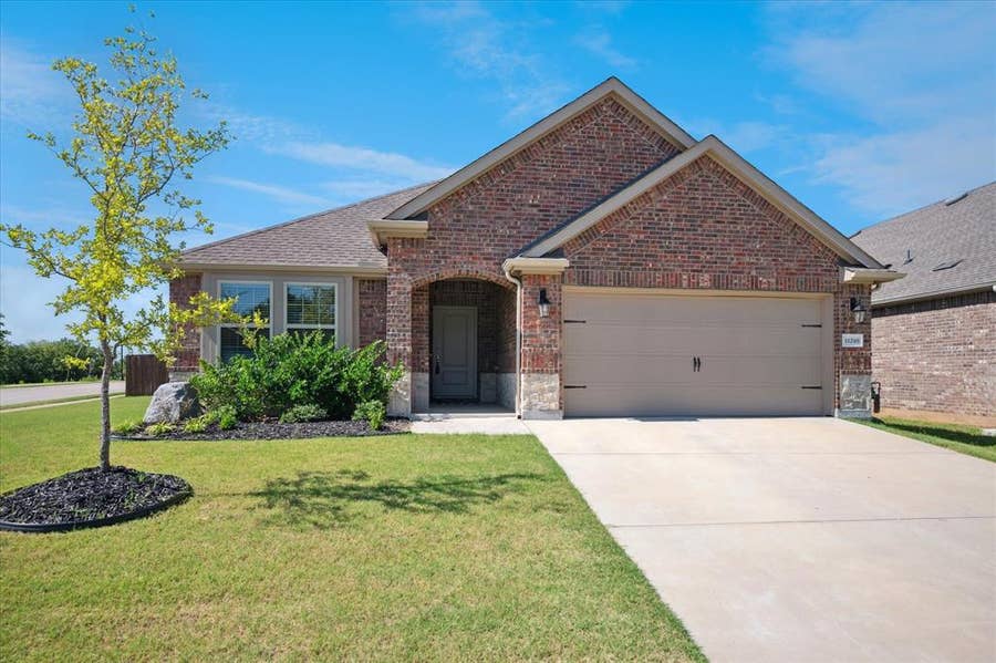 Property photo for 11240 Ponderosa Trail, Aubrey, TX