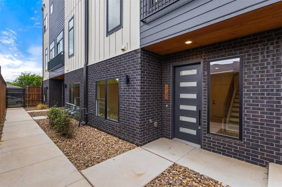 Property photo for 2203 Hondo Avenue, #202, Dallas, TX