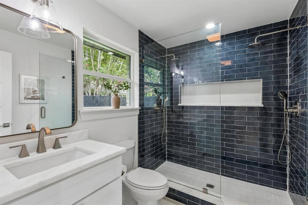 7124 Meadow Road, Dallas, TX 75230 En suite private bathroom to the fourth bedroom