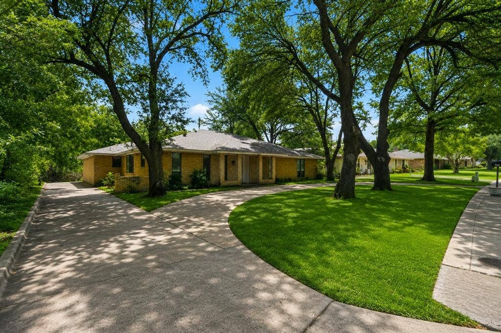 600 Terrace Drive, DeSoto, TX 75115 Ranch-style residence featuring a split driveway, mature shade trees, and a well-maintained lawn